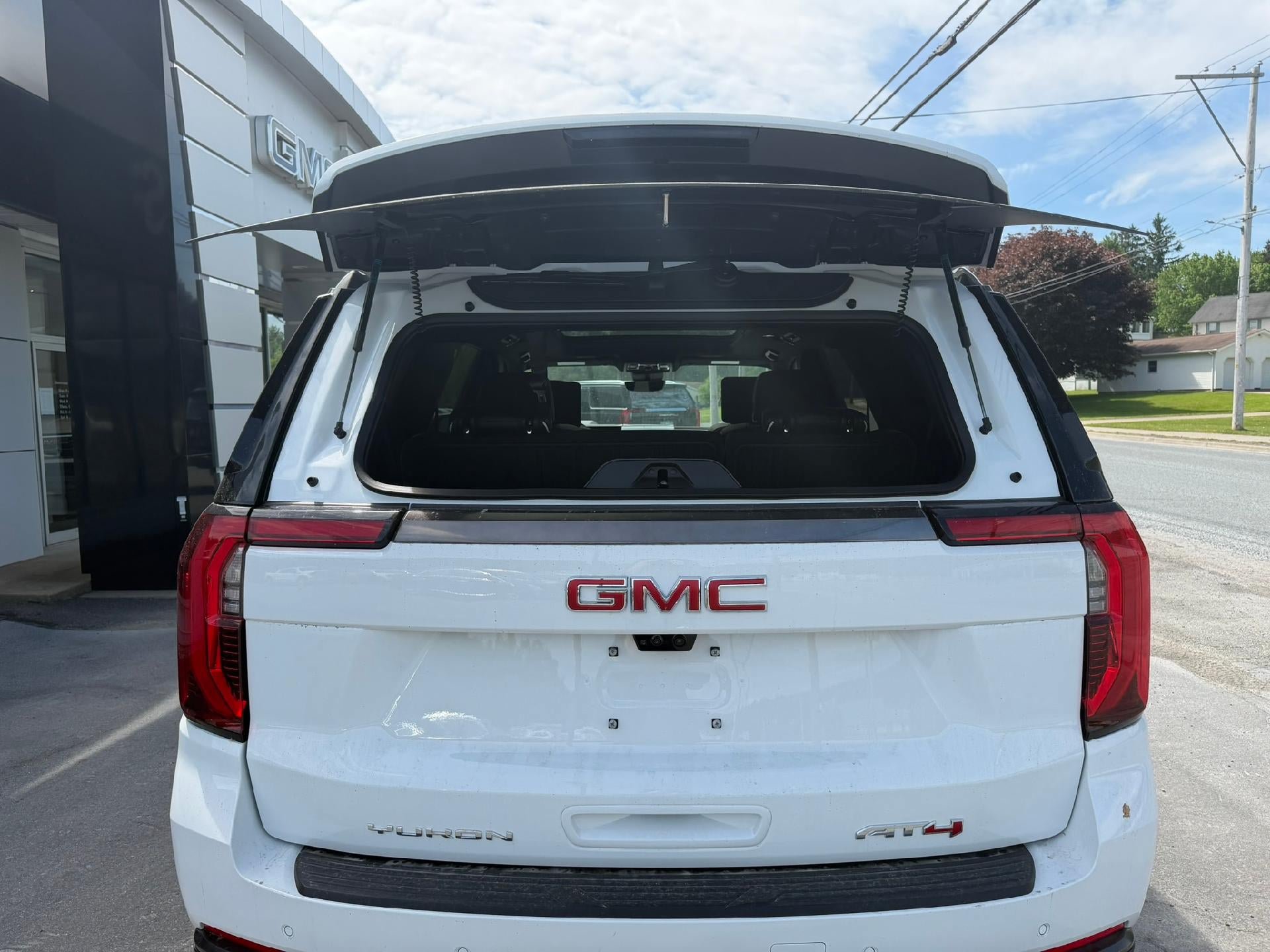 New 2026 GMC Yukon AT4 Ultimate w/ LPO, Floor Liner Package AWD/4WD image 8