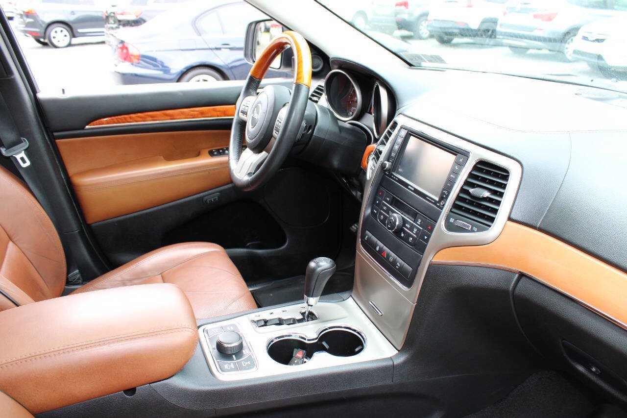 Used 2012 Jeep Grand Cherokee Overland AWD/4WD image 12