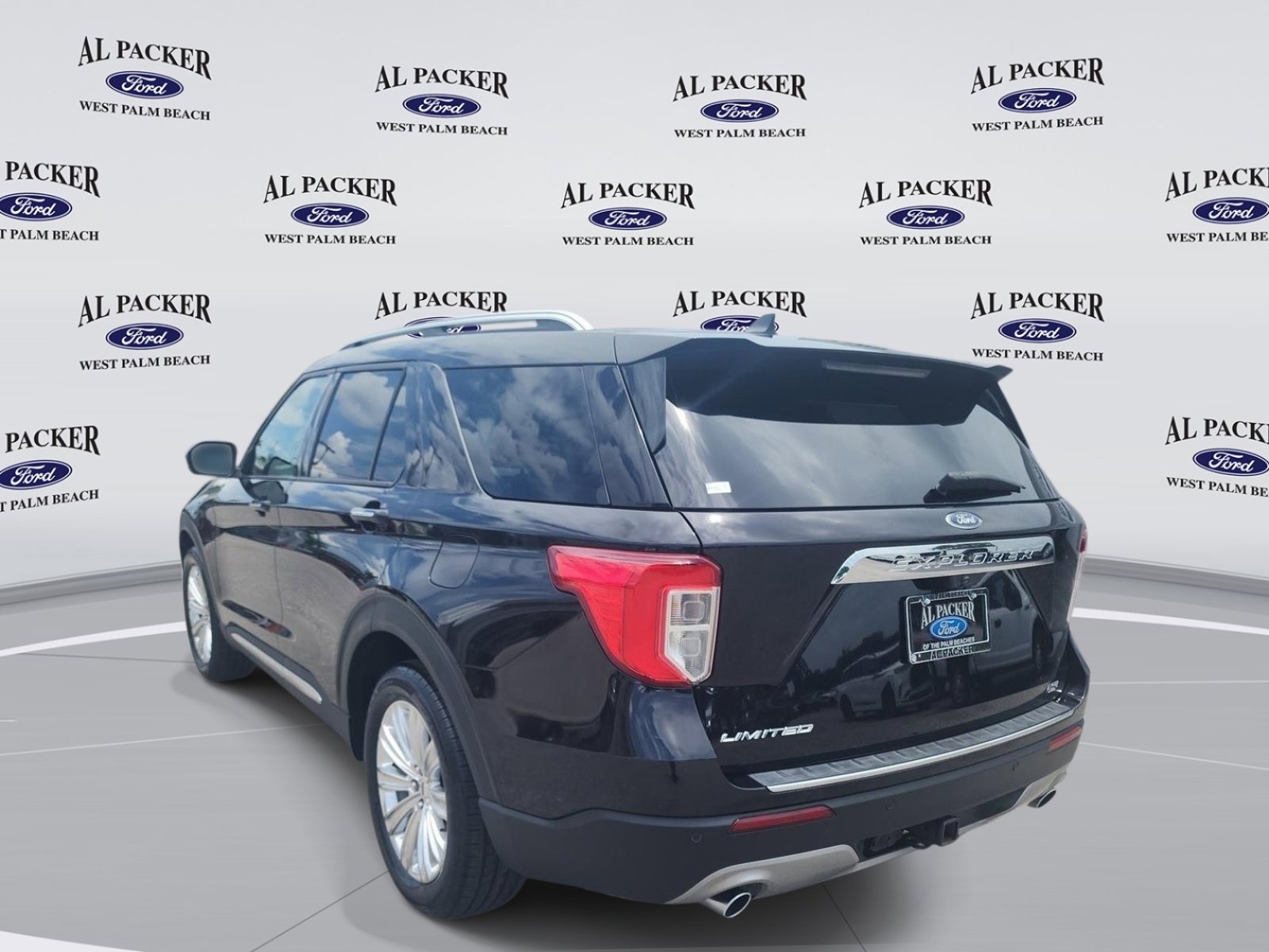 Used 2022 Ford Explorer Limited w/ Equipment Group 301A RWD image 3