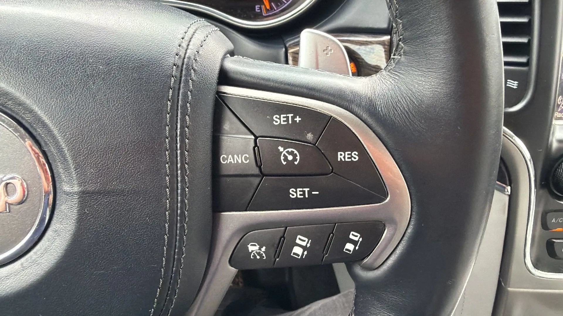 Used 2017 Jeep Grand Cherokee Summit AWD/4WD image 11