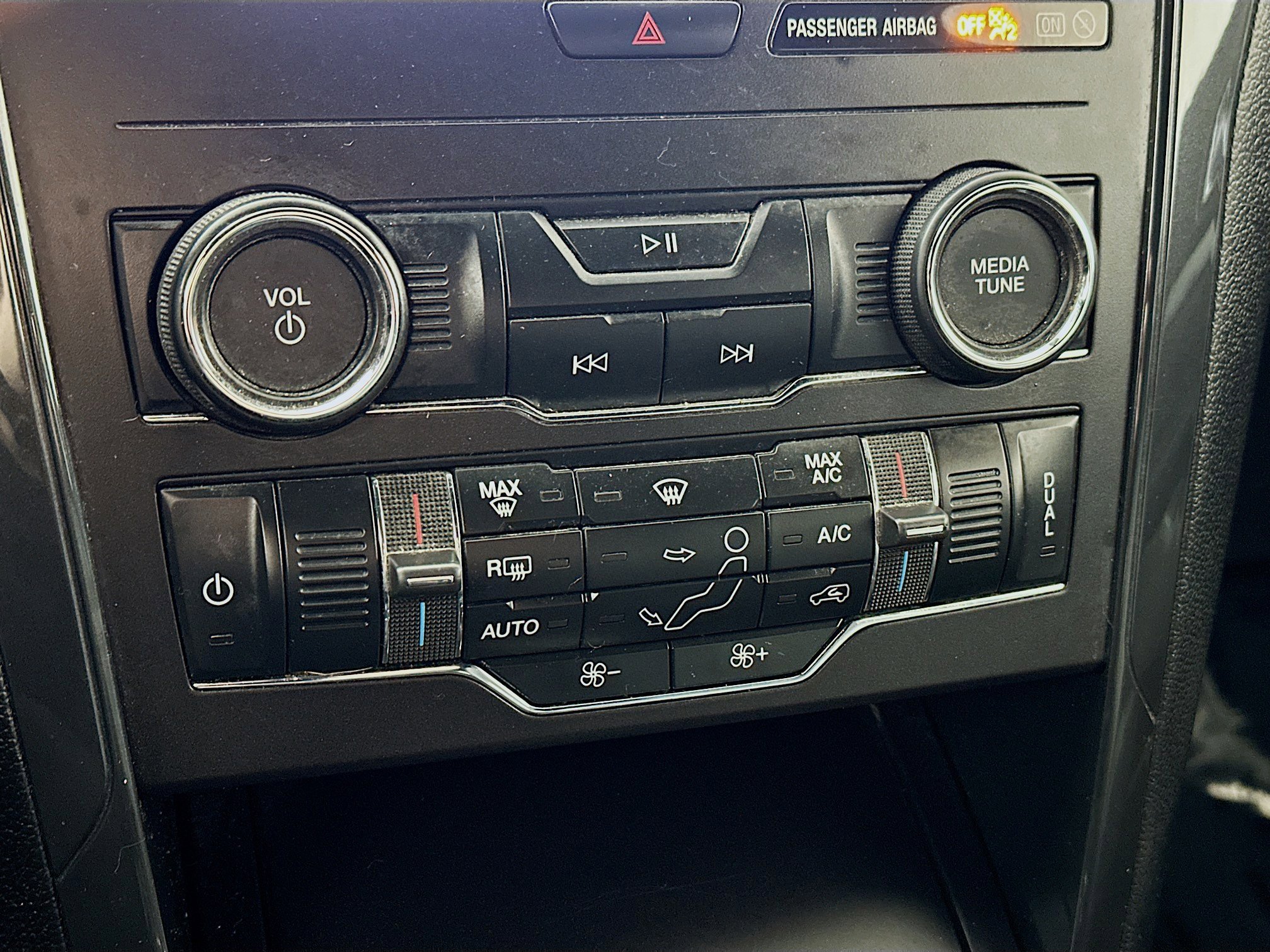 Used 2018 Ford Explorer XLT w/ Equipment Group 201A image 15