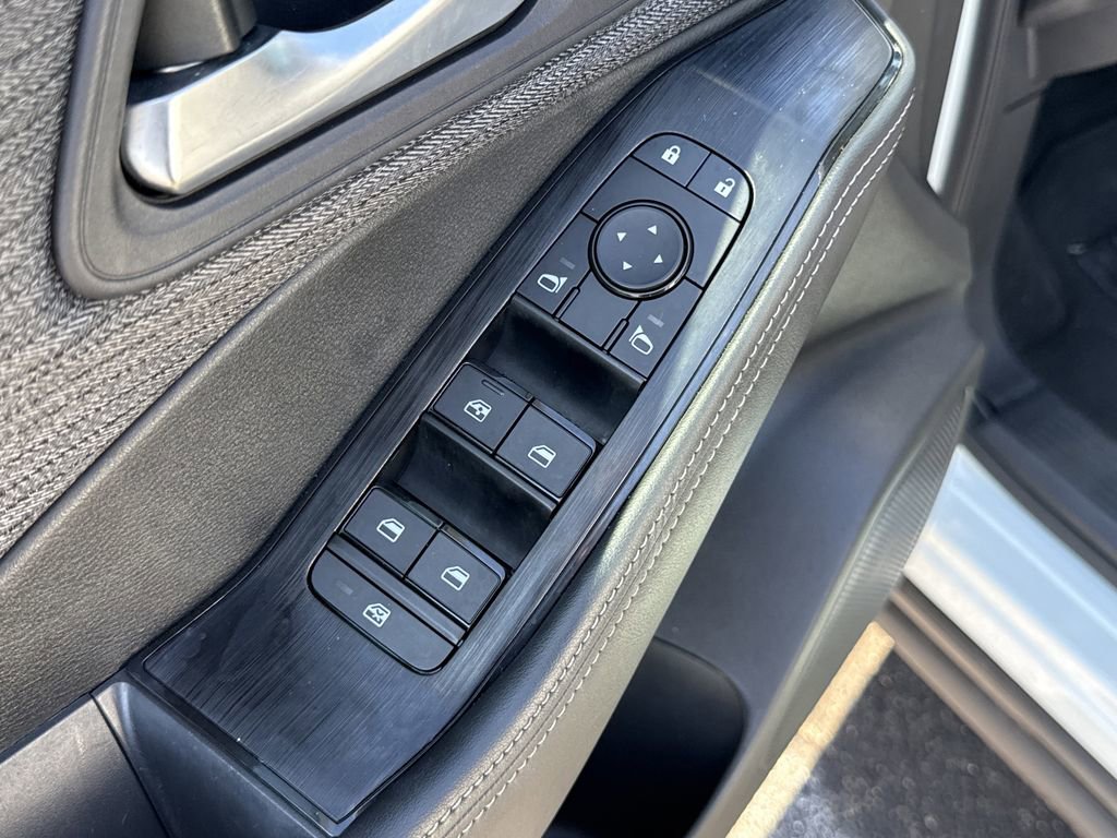 Used 2023 Nissan Rogue SV image 8