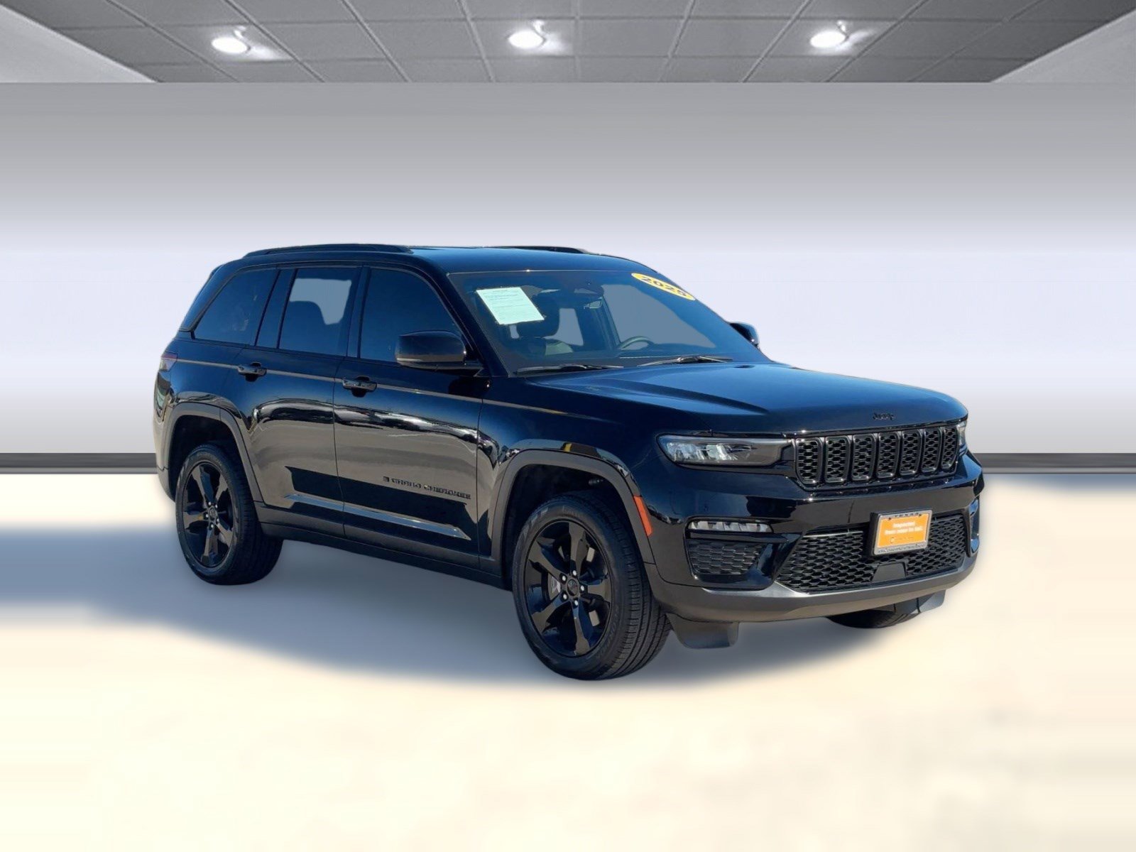 Used 2025 Jeep Grand Cherokee Limited w/ Black Appearance Package image 7