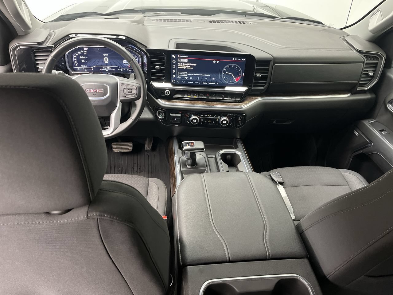 Used 2024 GMC Sierra 1500 Elevation w/ Preferred Package AWD/4WD image 4