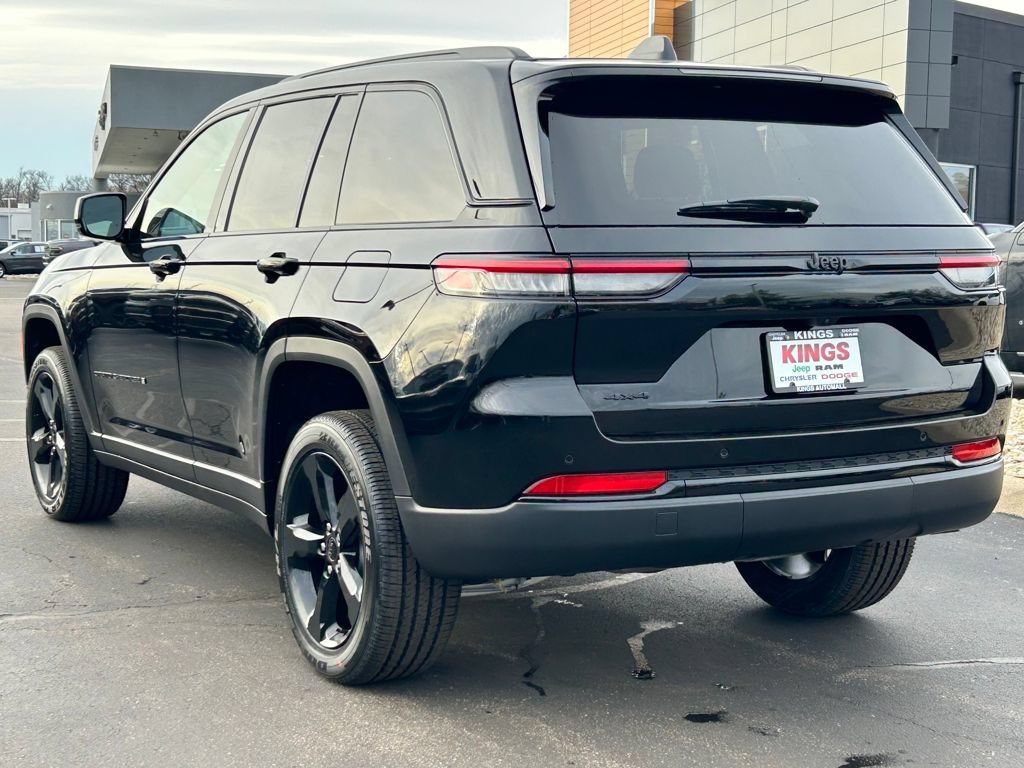 New 2025 Jeep Grand Cherokee 4WD image 4