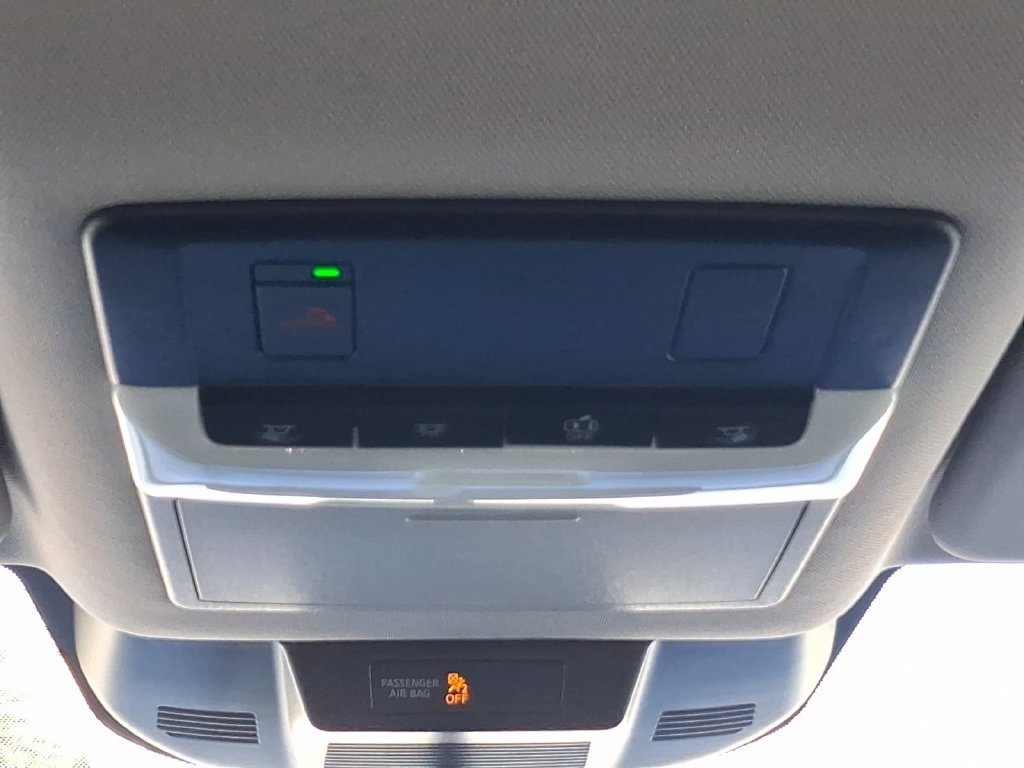 Certified 2025 Nissan Rogue SV AWD/4WD image 7