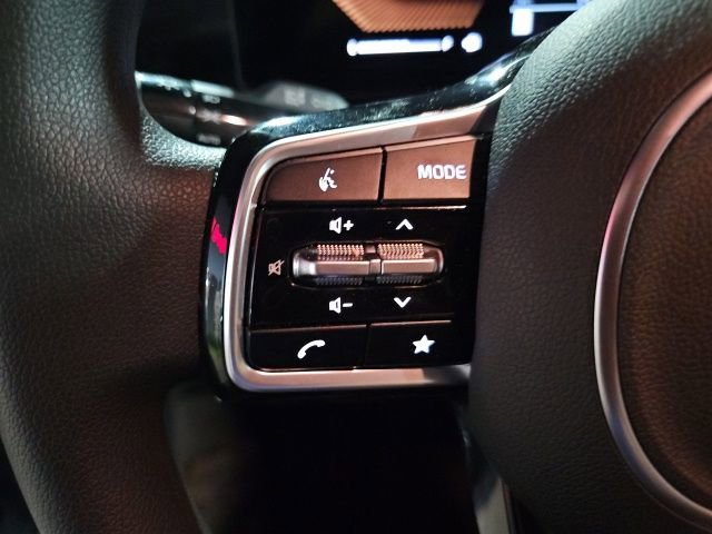 Used 2025 Kia Sorento LX image 49