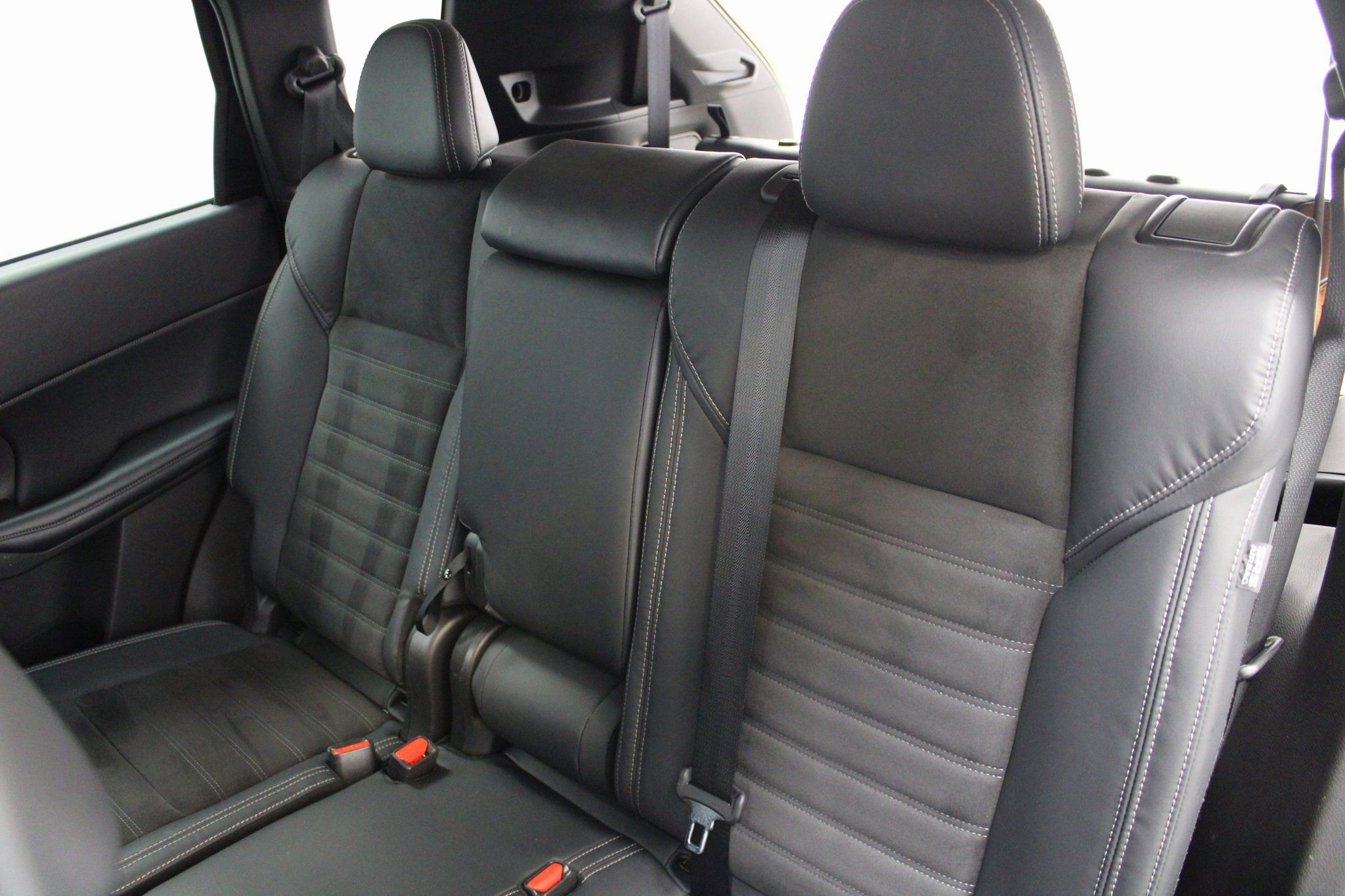 Used 2023 Mitsubishi Outlander SE AWD/4WD image 17