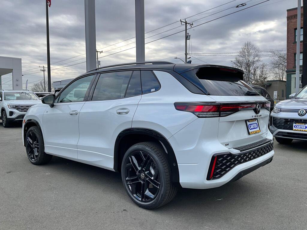 New 2026 Volkswagen Tiguan SE R-Line image 6