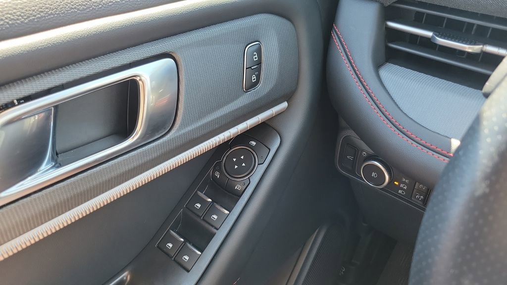 Used 2025 Ford Explorer ST-Line AWD/4WD image 24