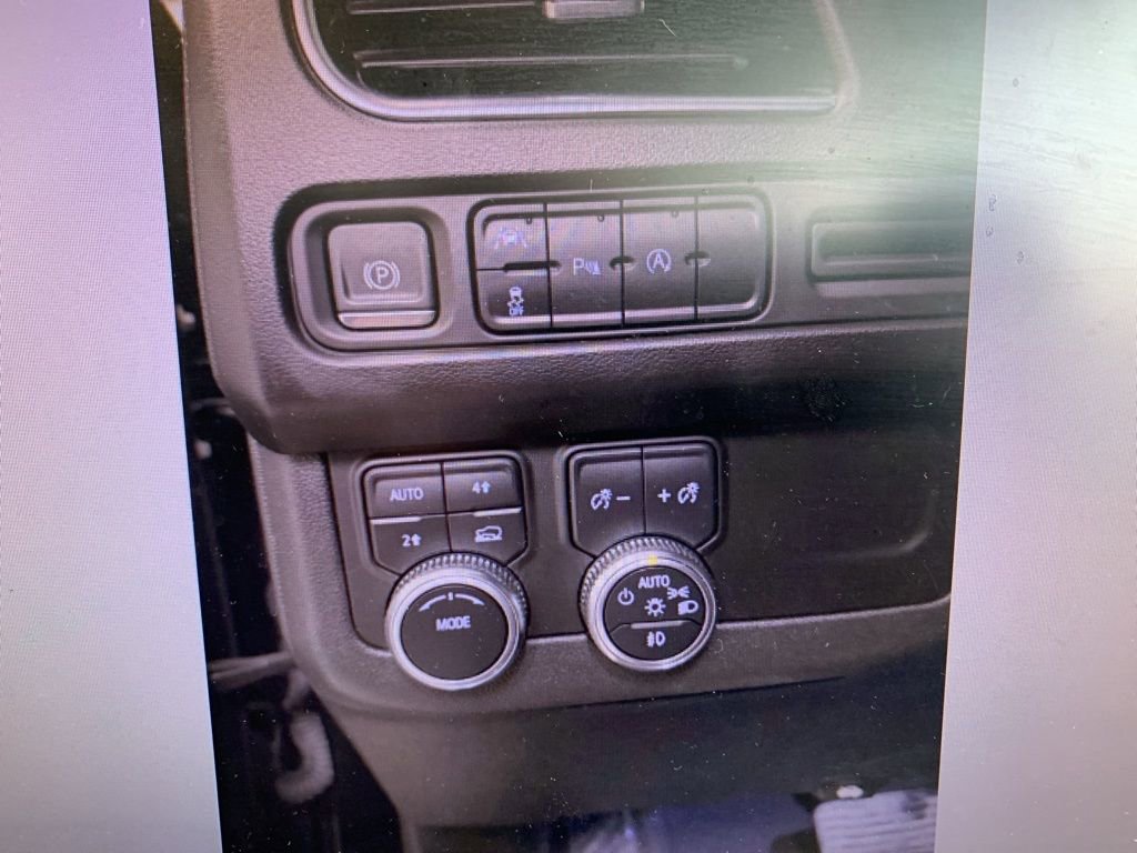 Used 2023 GMC Yukon SLE image 6