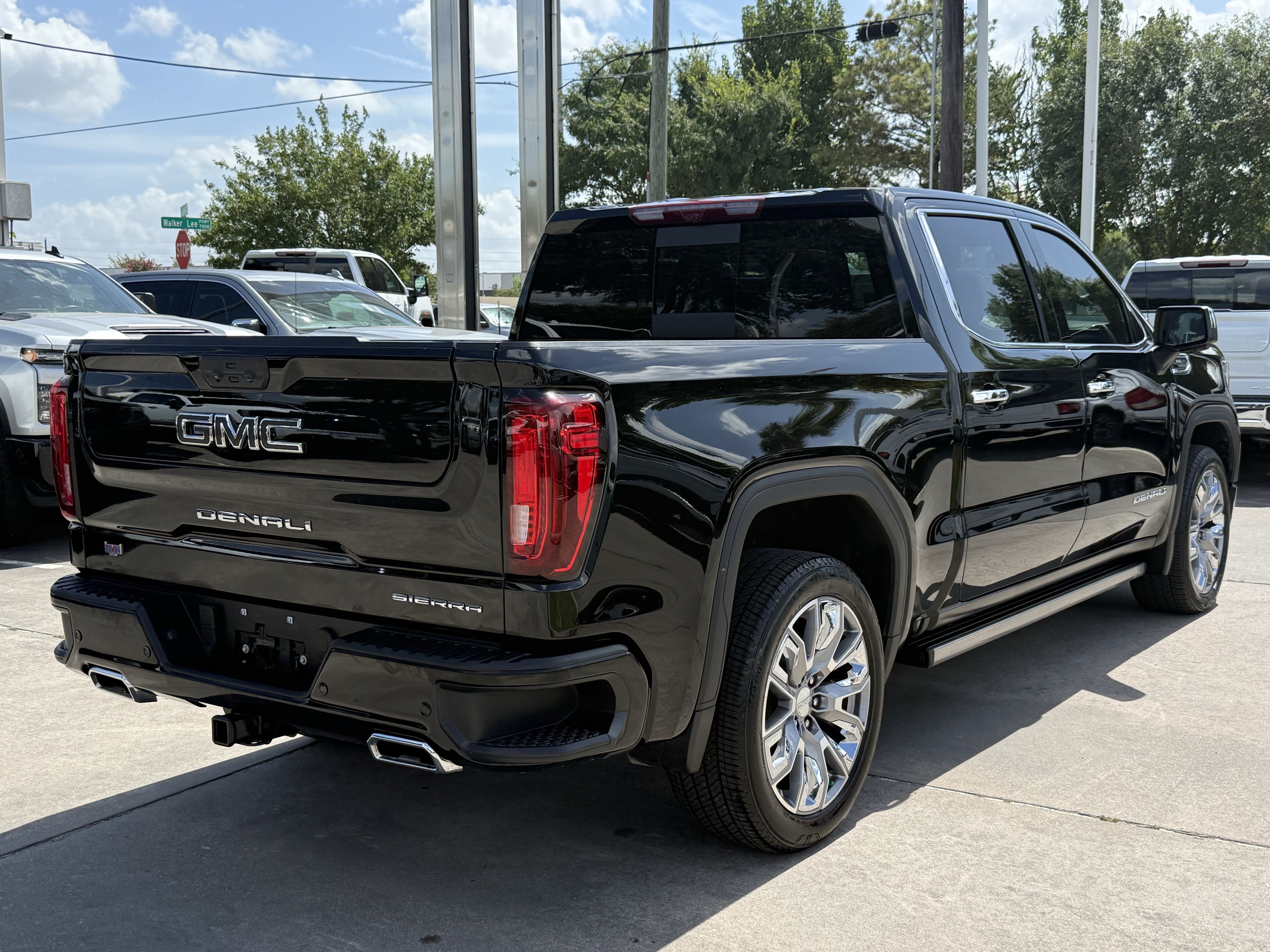 Used 2025 GMC Sierra 1500 Denali w/ Denali Reserve Package AWD/4WD image 5