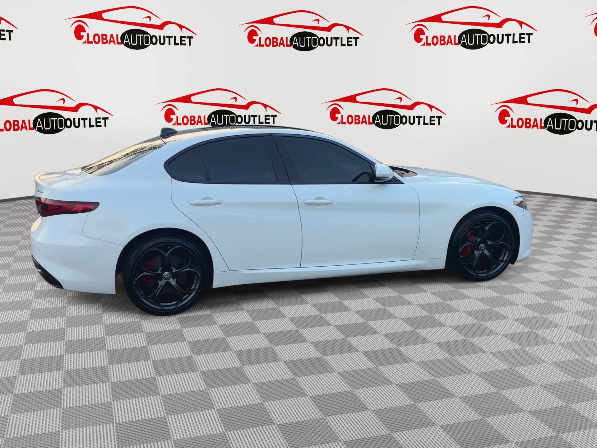 Used 2018 Alfa Romeo Giulia Ti Sport w/ Quick Order Package 22S Sport AWD/4WD image 9
