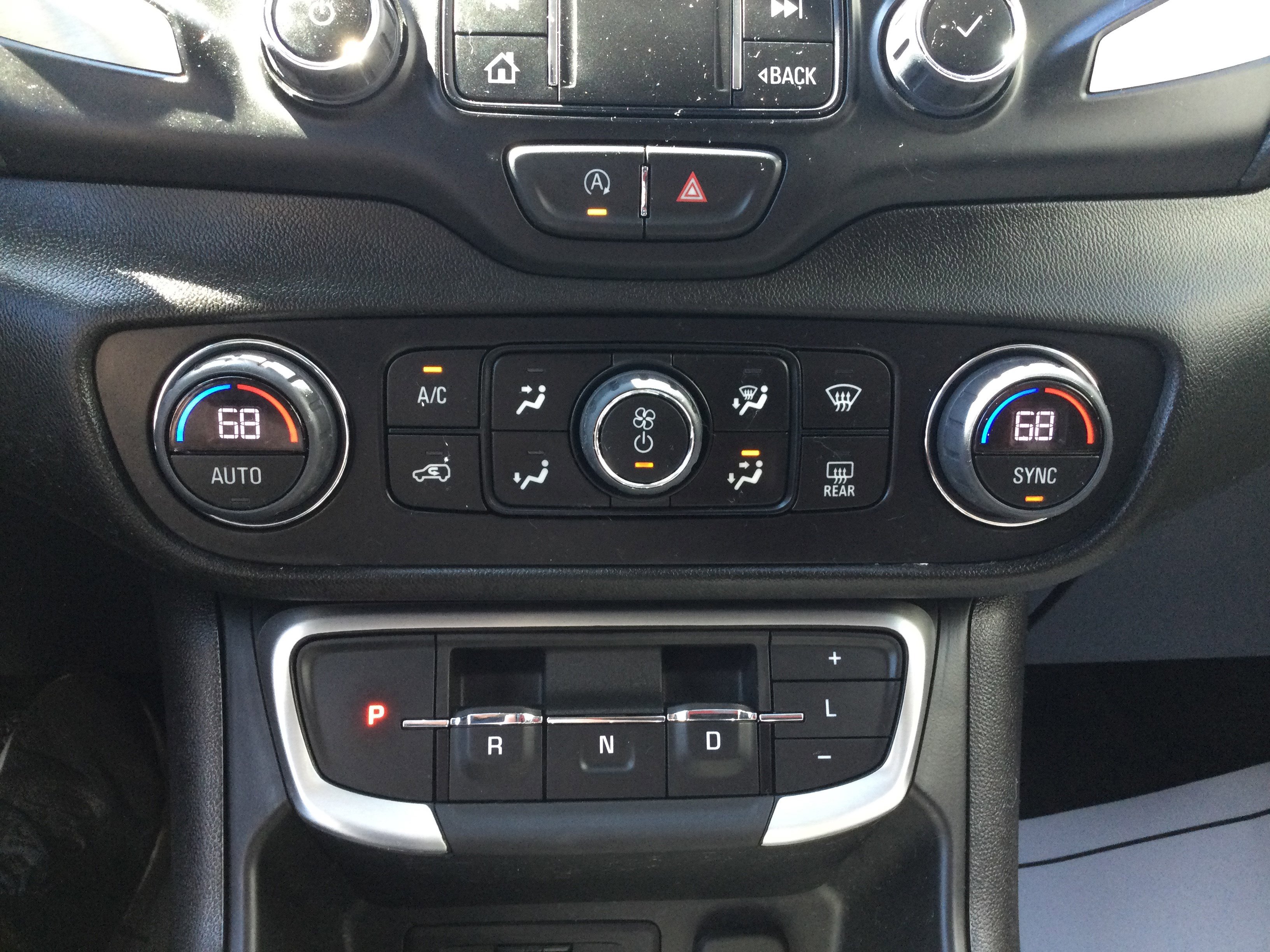 Used 2024 GMC Terrain SLE w/ Driver Convenience Package AWD/4WD image 12