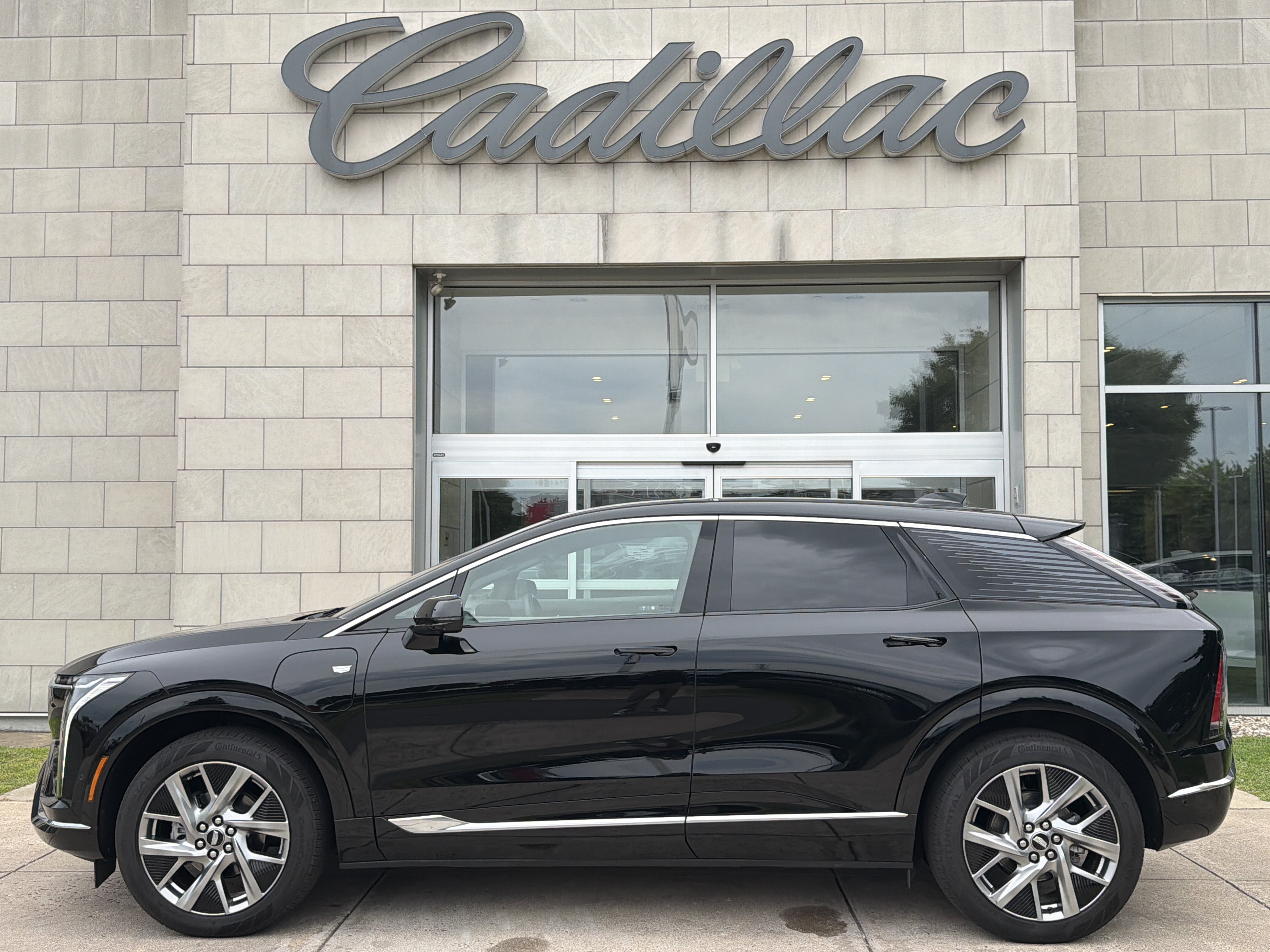 Used 2025 Cadillac Optiq Luxury 2 w/ LPO, Floor Liner Package AWD/4WD image 10