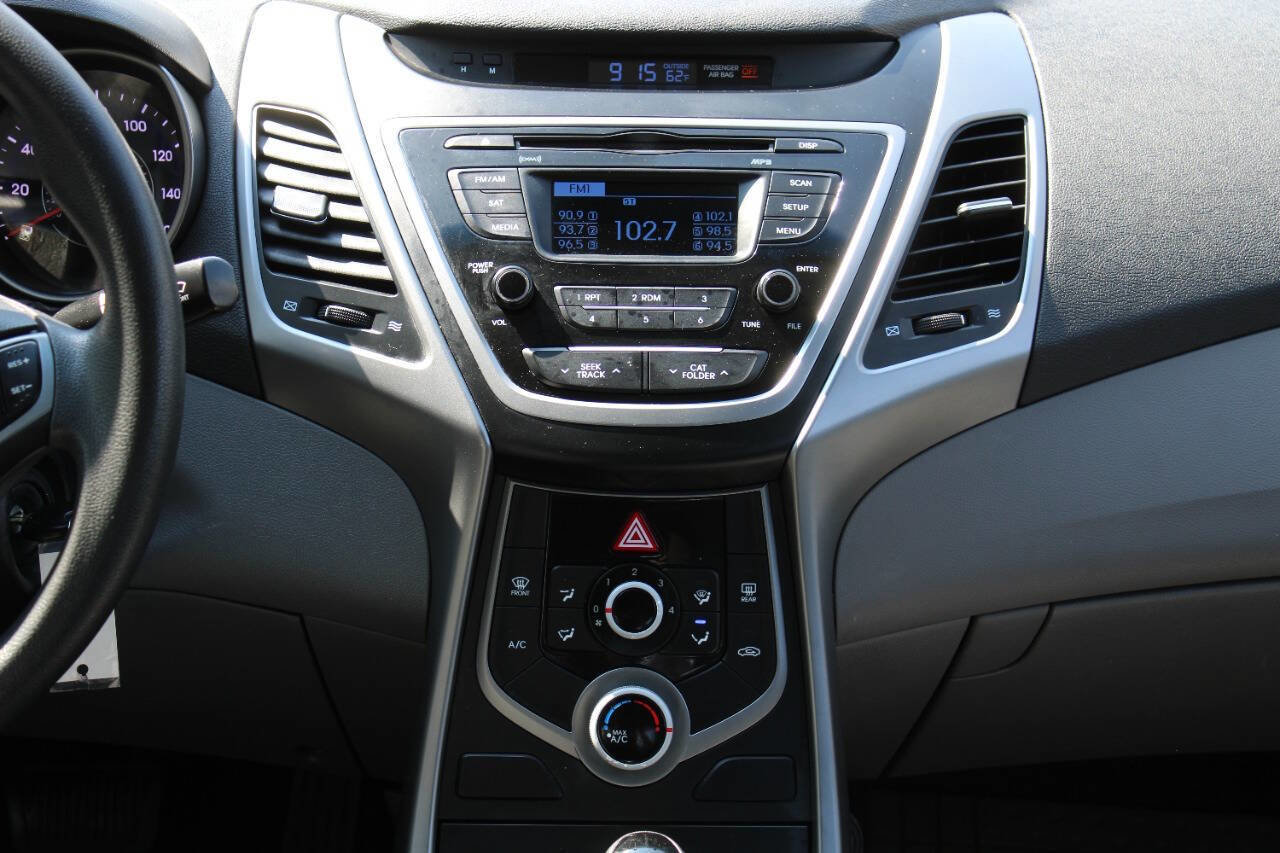 Used 2016 Hyundai Elantra SE image 32