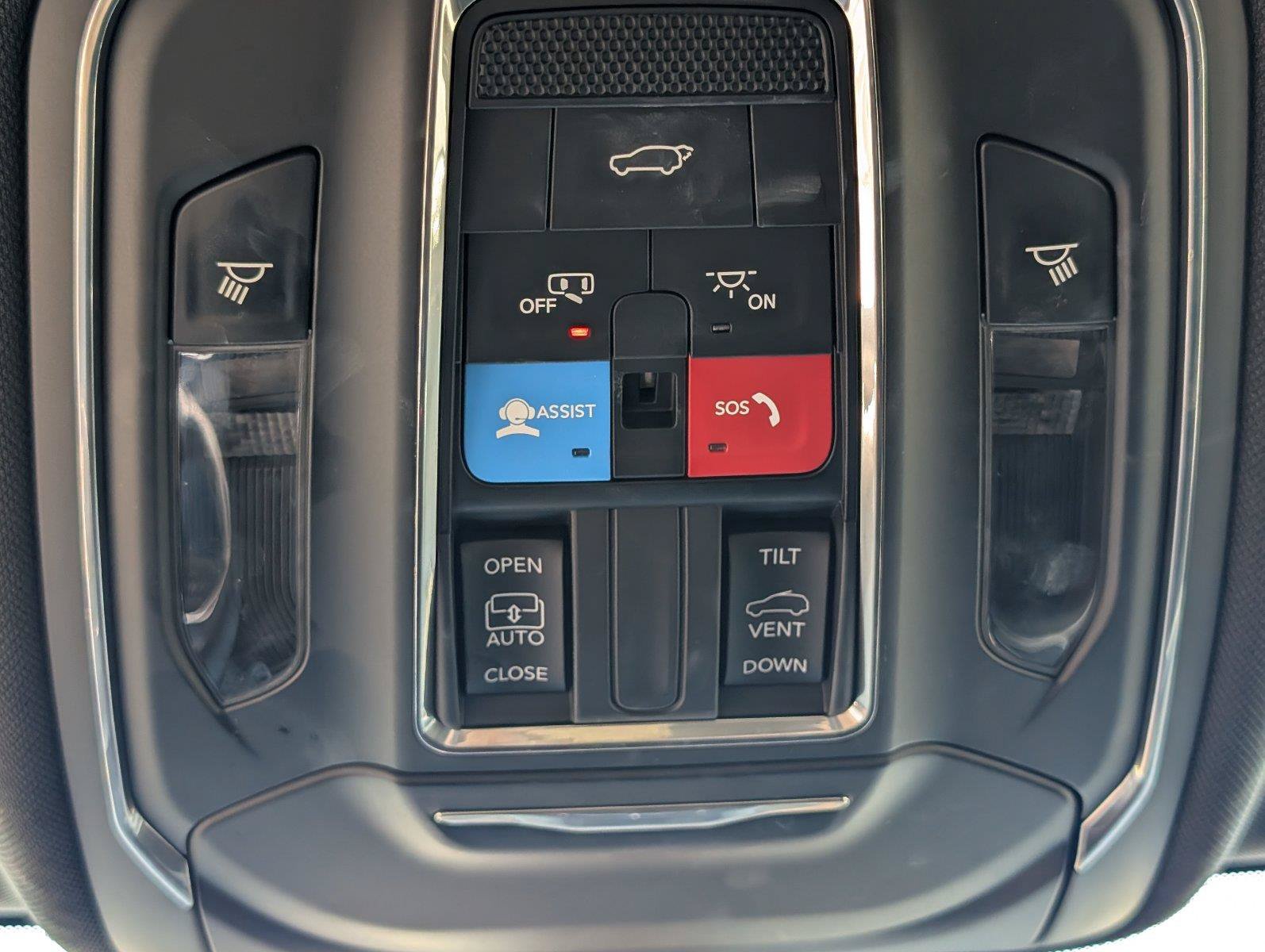 Used 2025 Jeep Grand Cherokee L Altitude RWD image 22
