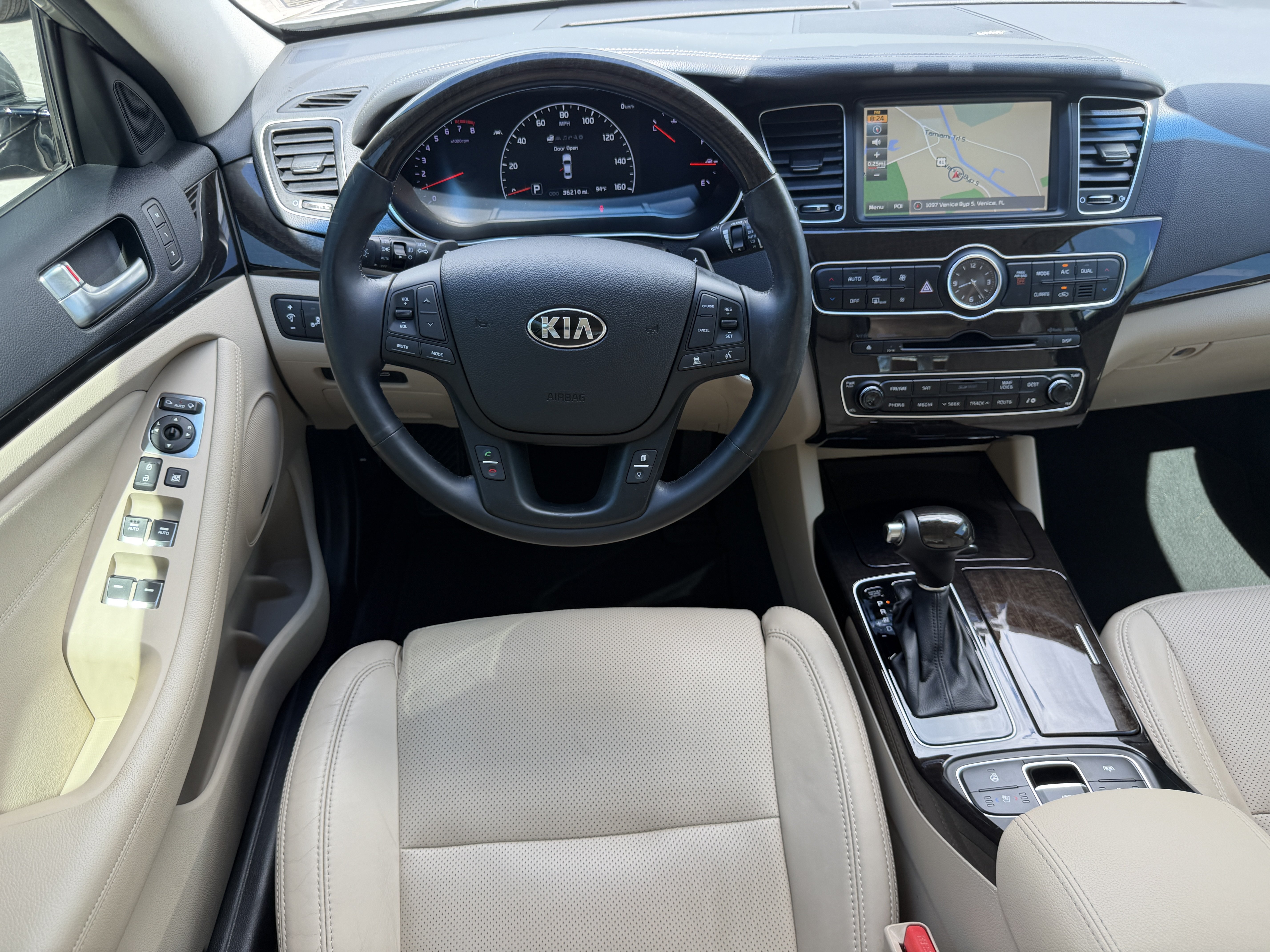 Used 2015 Kia Cadenza Premium w/ Technology Package FWD image 12