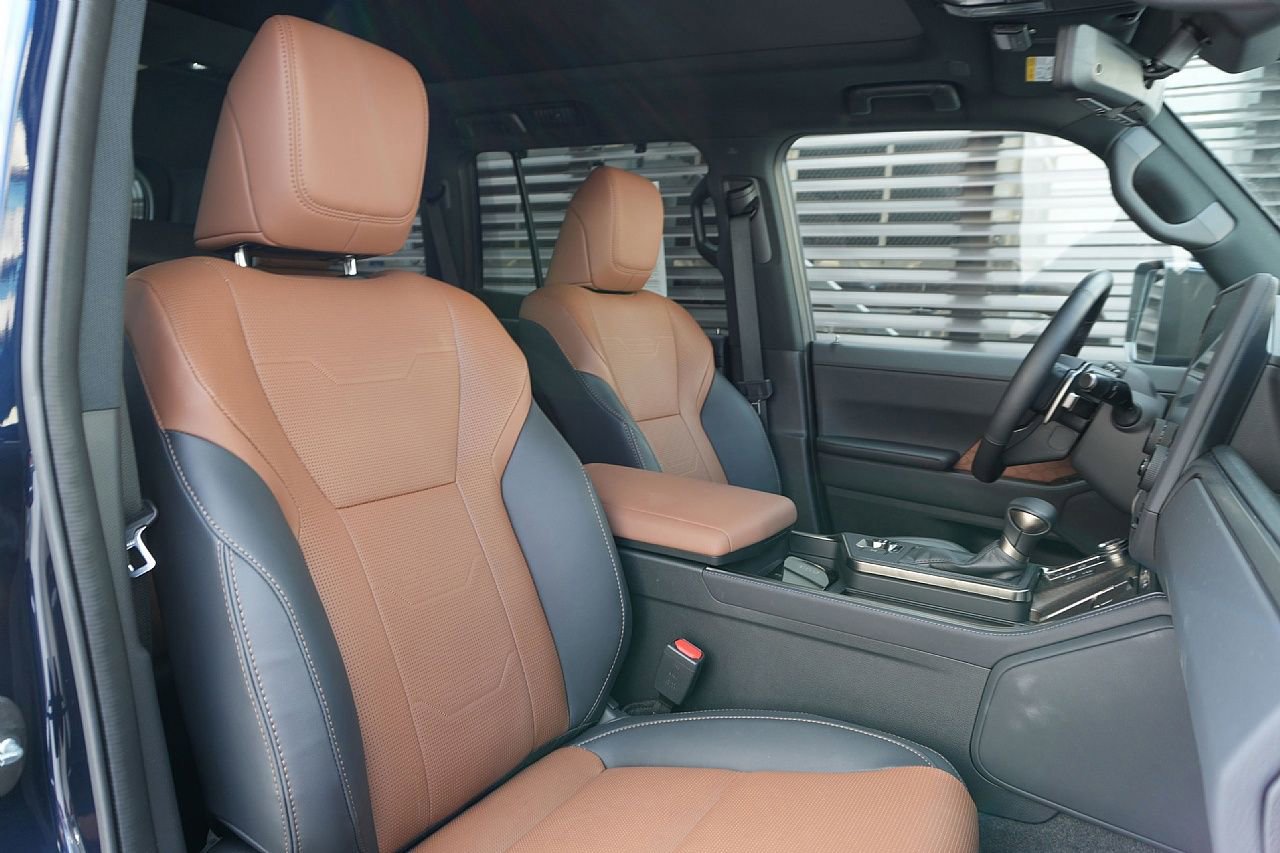 Used 2025 Lexus GX 550 image 9