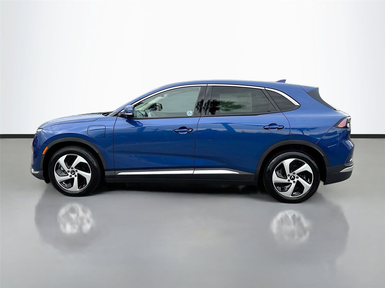 New 2025 VinFast VF 8 Eco image 4