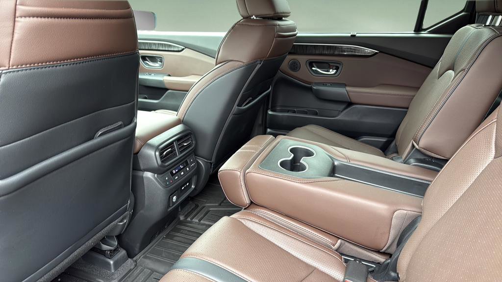 Used 2025 Honda Pilot Elite image 14
