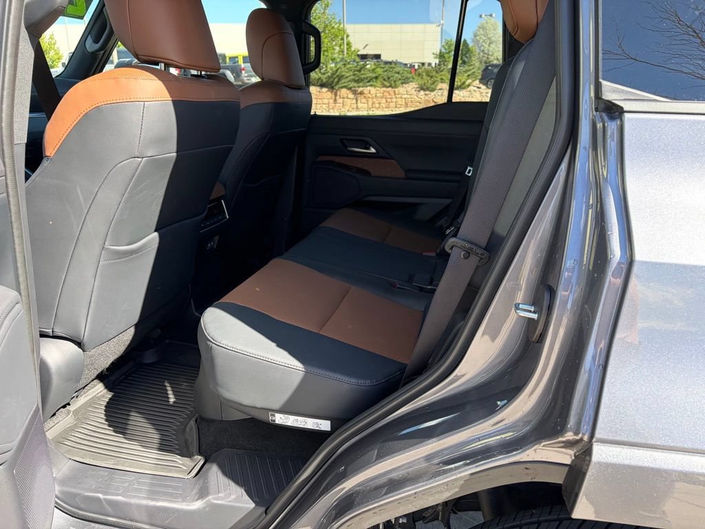 Used 2026 Lexus GX 550 w/ Accessory Package (2T) AWD/4WD image 17