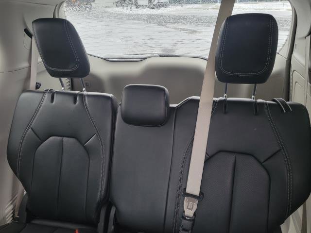 Used 2024 Chrysler Pacifica Select image 22