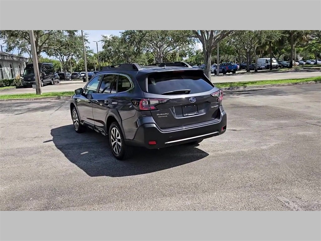 Used 2024 Subaru Outback Premium image 31