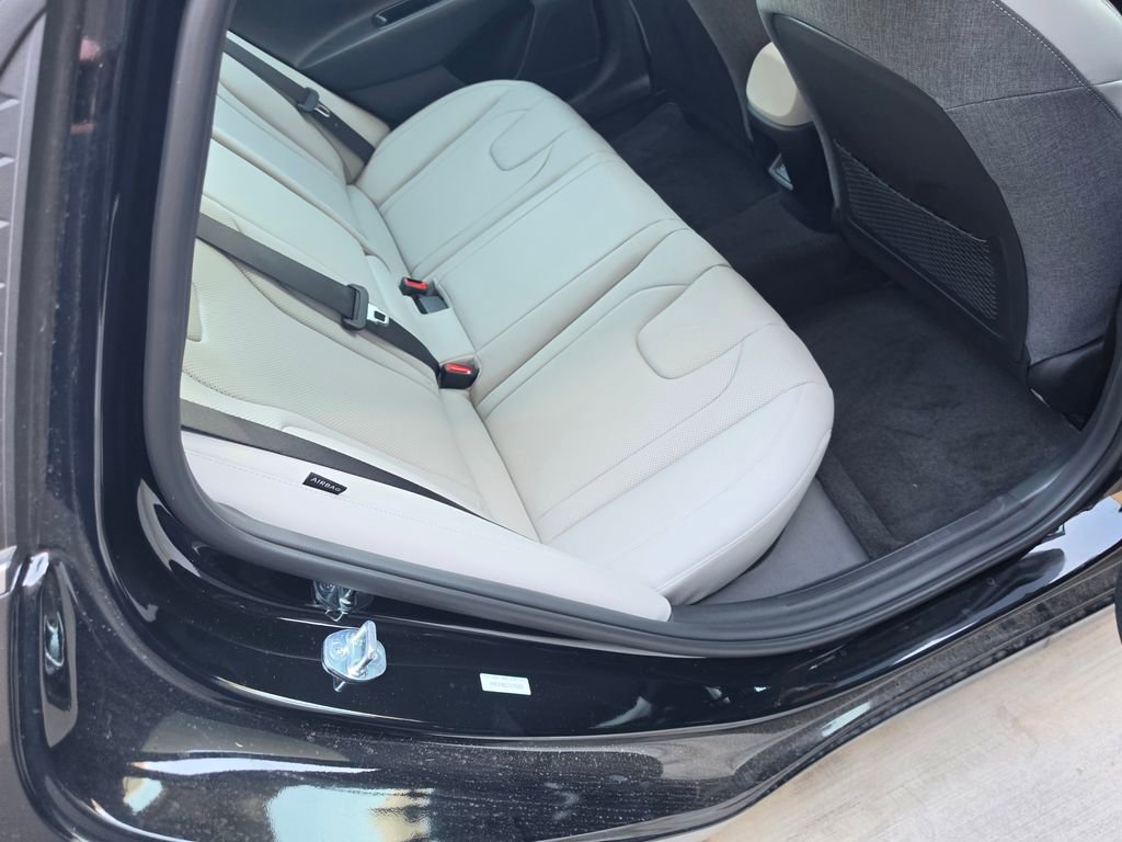 New 2026 Hyundai Elantra Limited FWD image 17