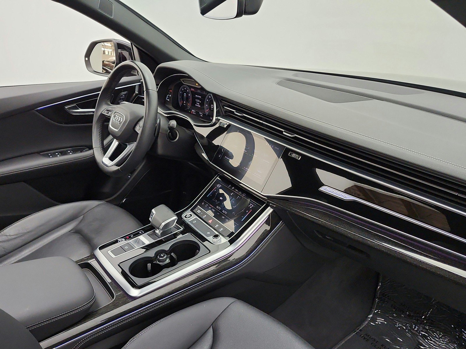 Used 2023 Audi Q8 Premium Plus w/ Premium Plus Package AWD/4WD image 21