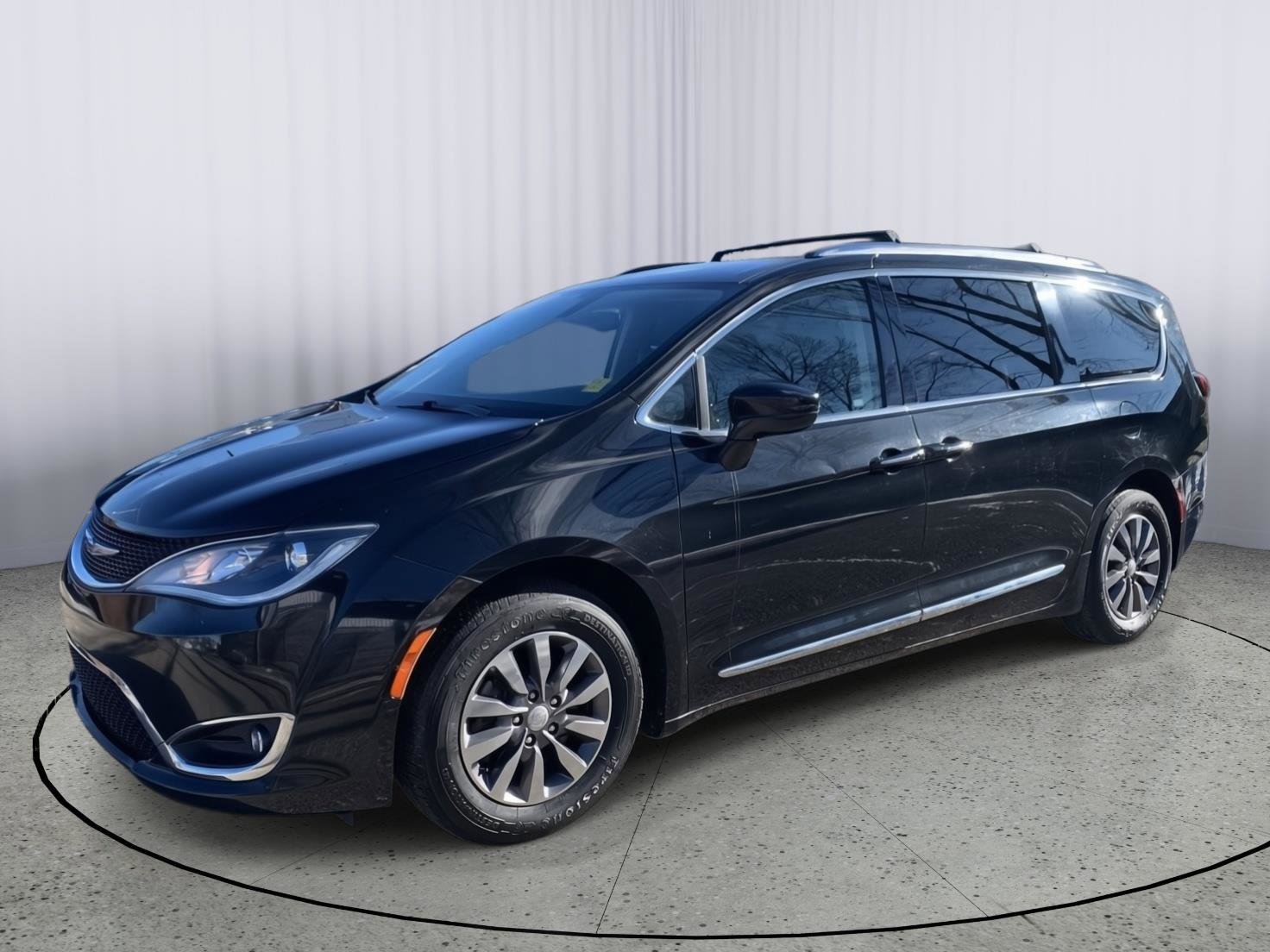 Used 2020 Chrysler Pacifica Touring-L Plus image 3