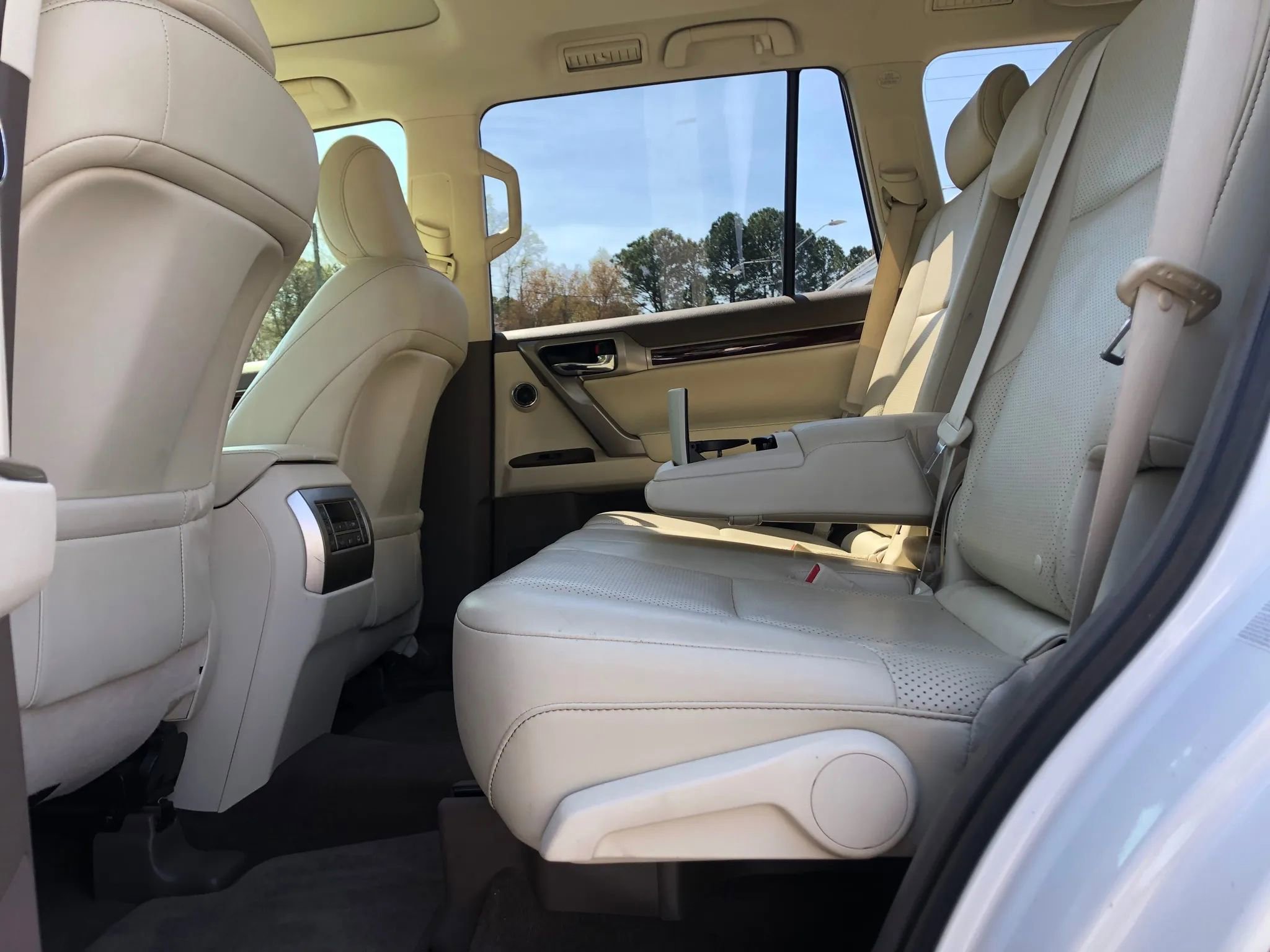 Used 2016 Lexus GX 460 Luxury w/ Preferred Accessory Package image 20