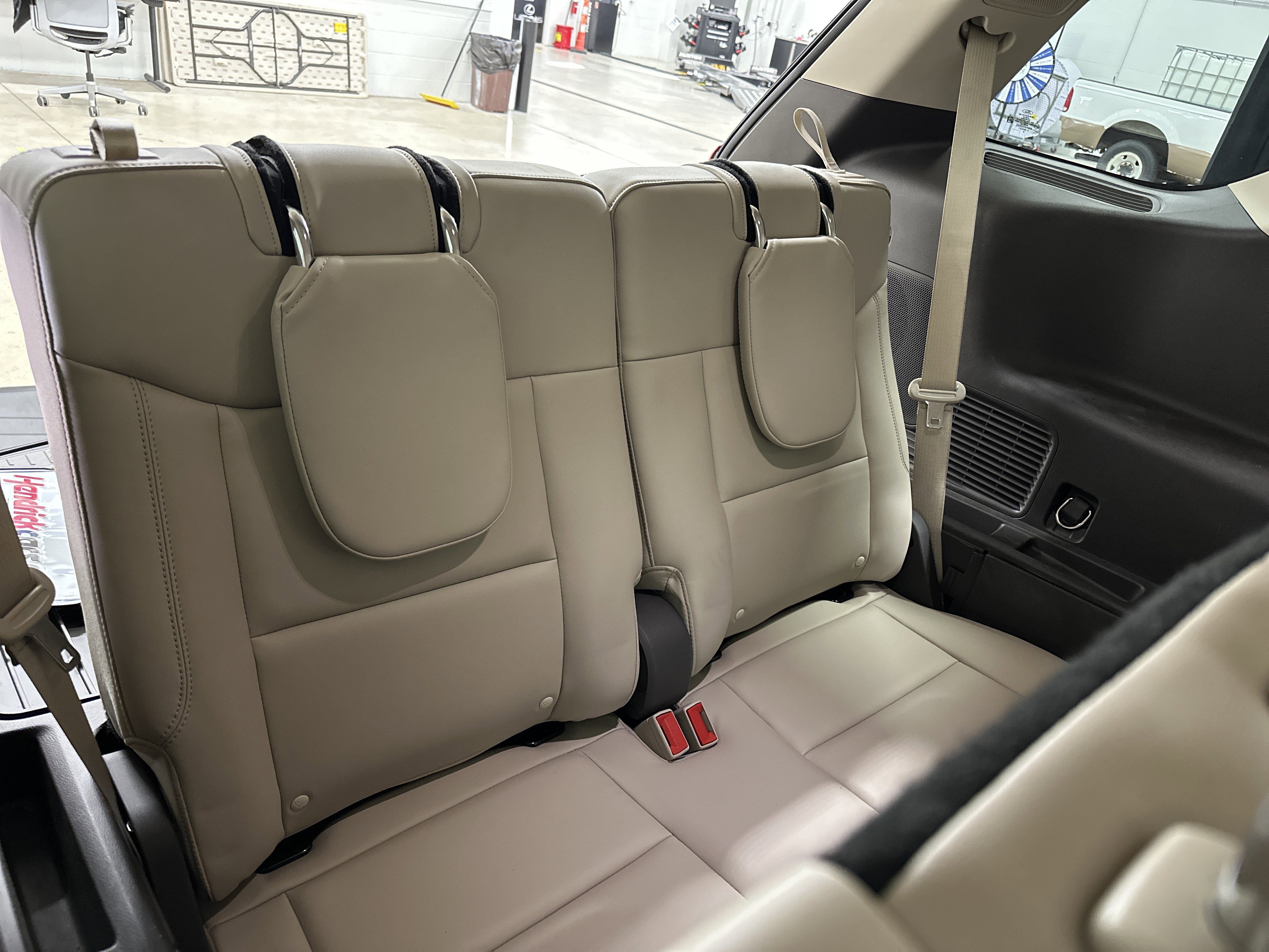 Used 2020 Ford Explorer Platinum w/ Premium Technology Package image 32