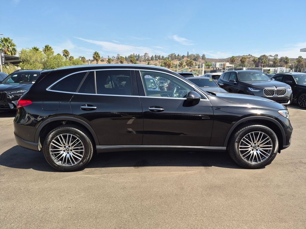 Used 2024 Mercedes-Benz GLC 300 4MATIC image 3