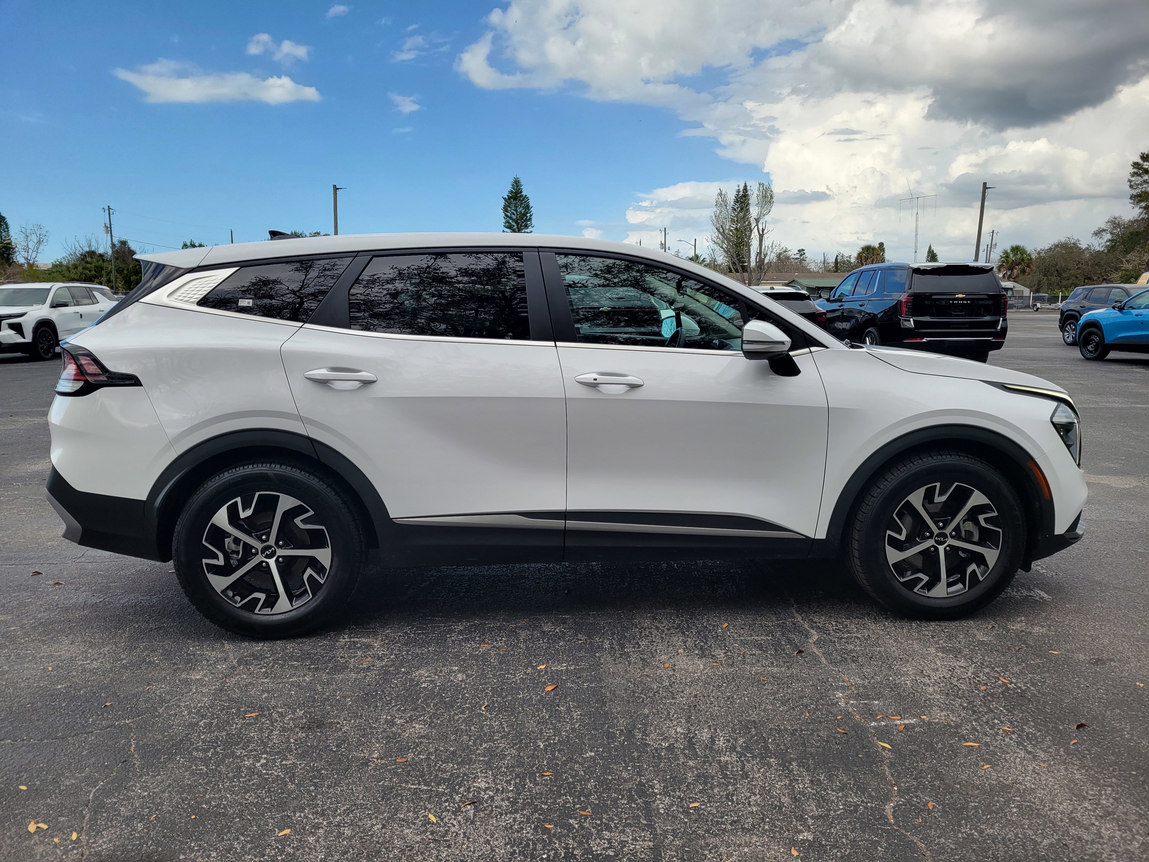 Used 2023 Kia Sportage EX image 4