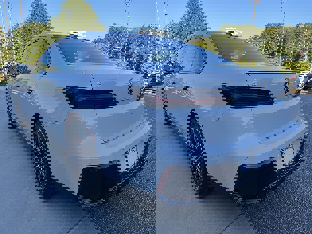 Used 2025 BMW i7 eDrive50 w/ M Sport Package image 6