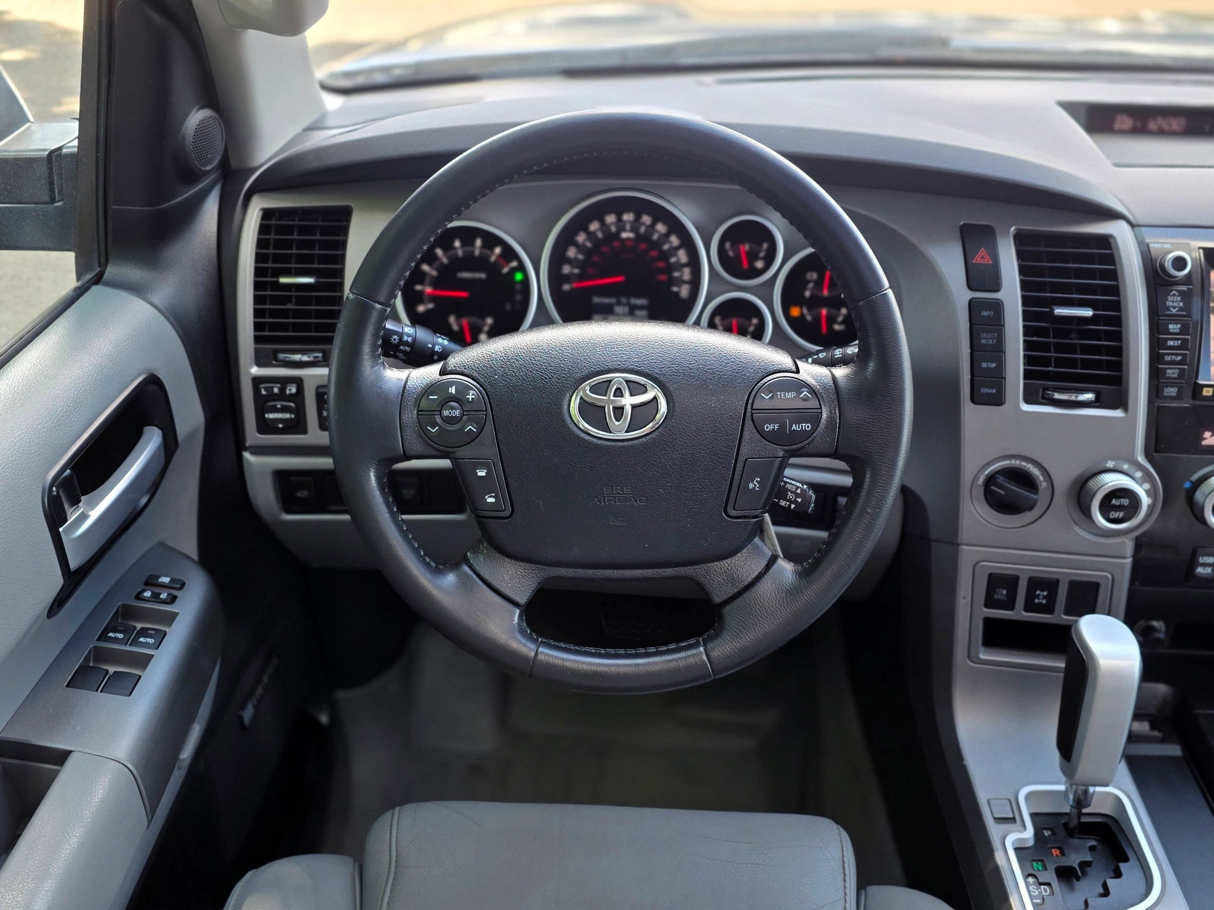 Used 2011 Toyota Sequoia Limited AWD/4WD image 17