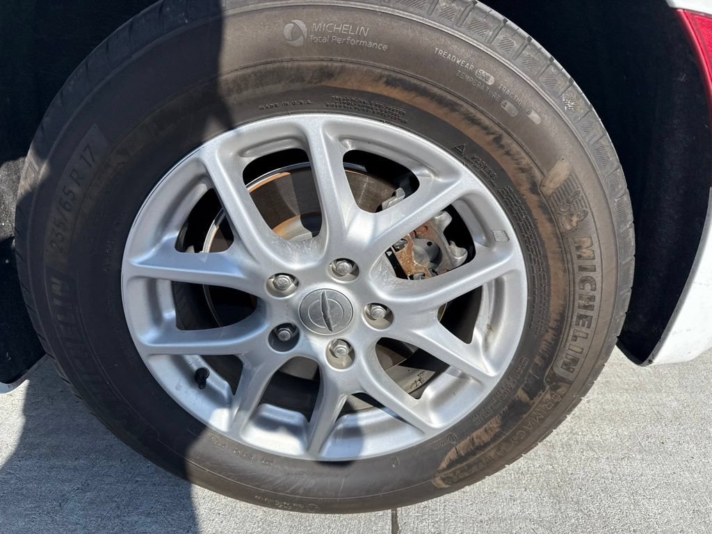Used 2023 Chrysler Pacifica Touring-L FWD image 9