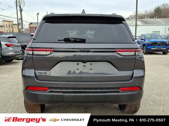 Used 2022 Jeep Grand Cherokee Altitude image 6