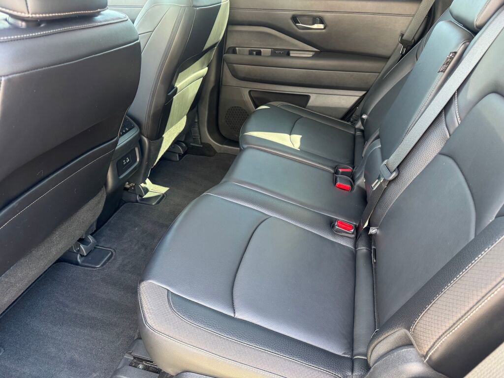 Used 2024 Nissan Pathfinder SL image 14