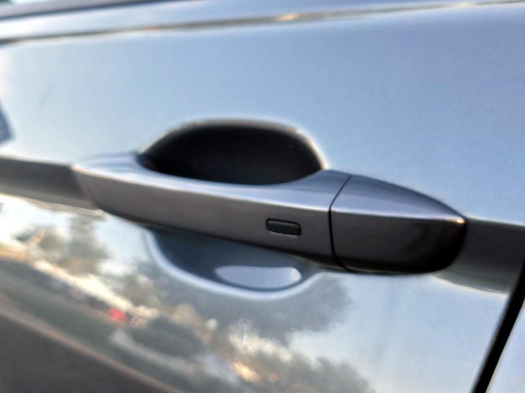 Used 2024 Volkswagen Tiguan SE R-Line image 11