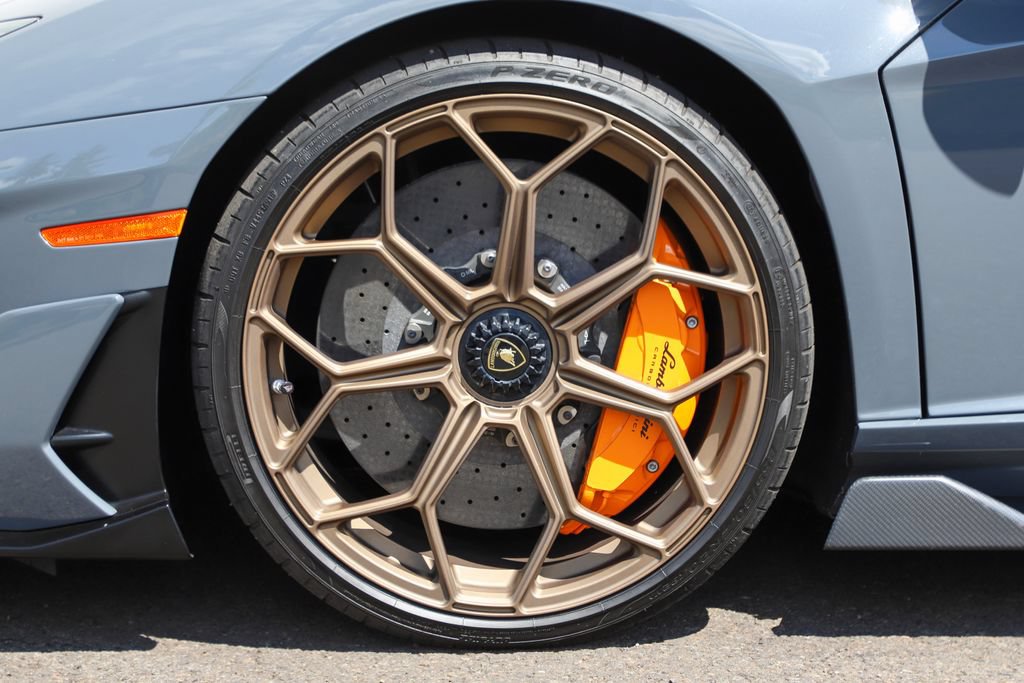 Used 2019 Lamborghini Aventador SVJ AWD/4WD image 12
