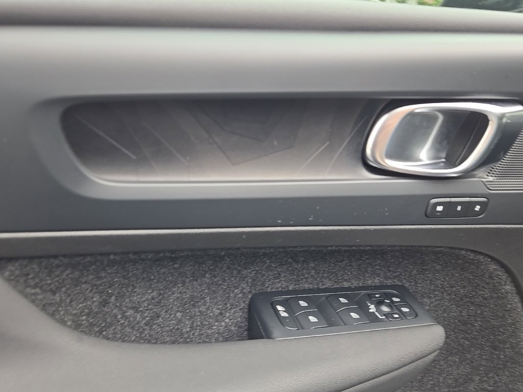 Certified 2023 Volvo C40 P8 Recharge Plus AWD/4WD image 17