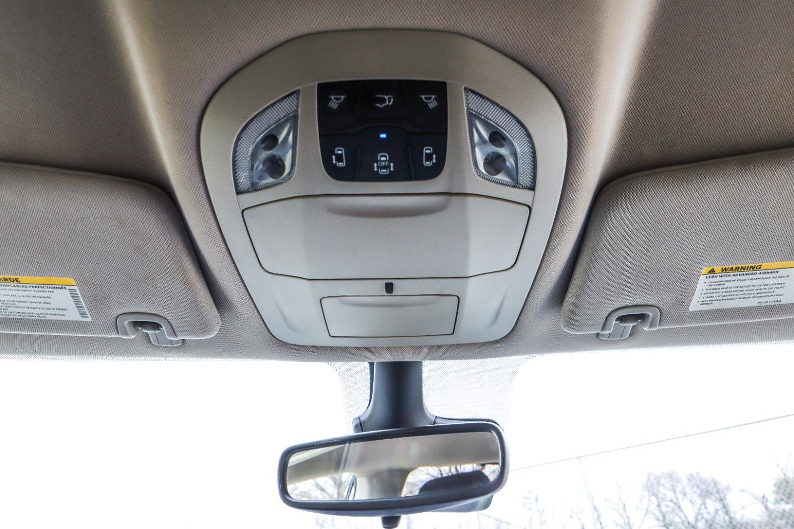 Used 2023 Chrysler Pacifica Touring-L FWD image 35