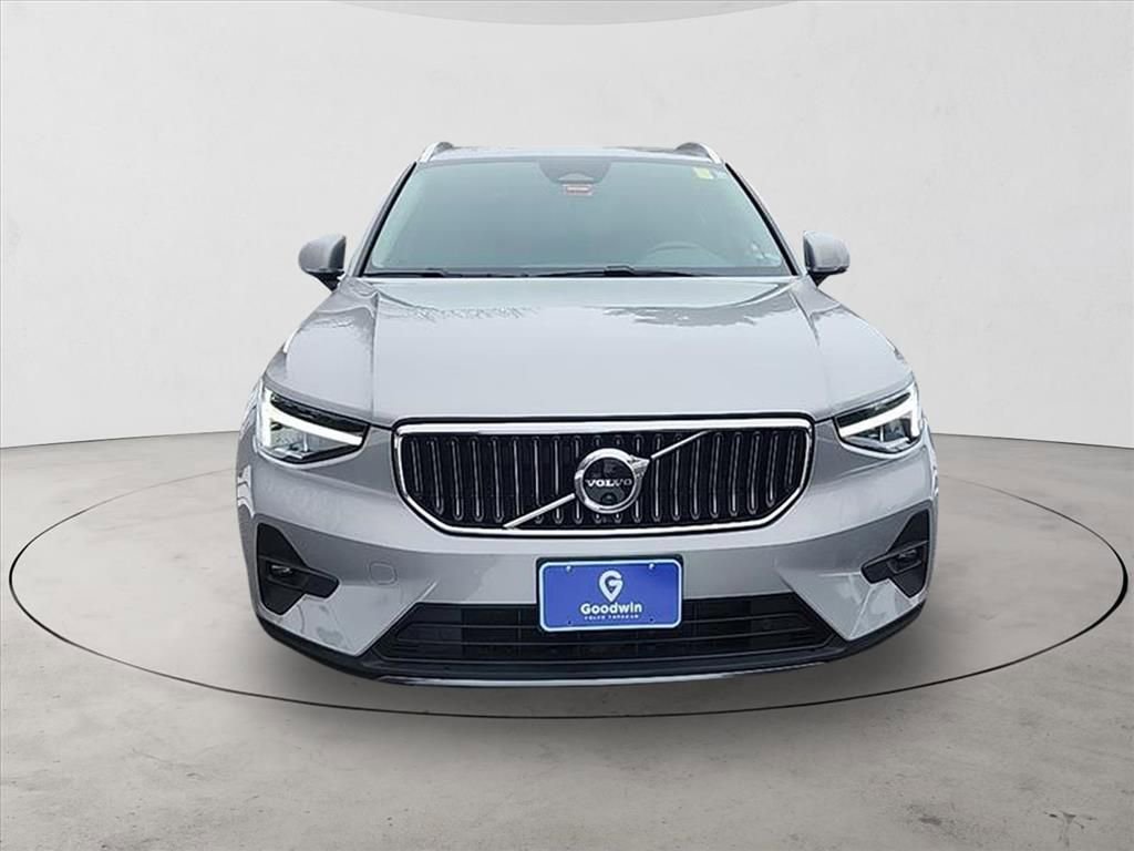 Certified 2023 Volvo XC40 B5 Plus w/ Driver Assist Package AWD/4WD image 8