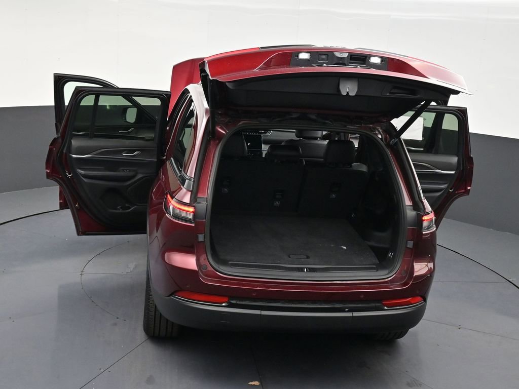 Used 2025 Jeep Grand Cherokee Limited w/ Black Appearance Package image 33