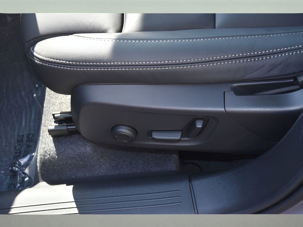 Certified 2026 Volvo XC40 B5 Plus w/ Protection Package Premier image 34