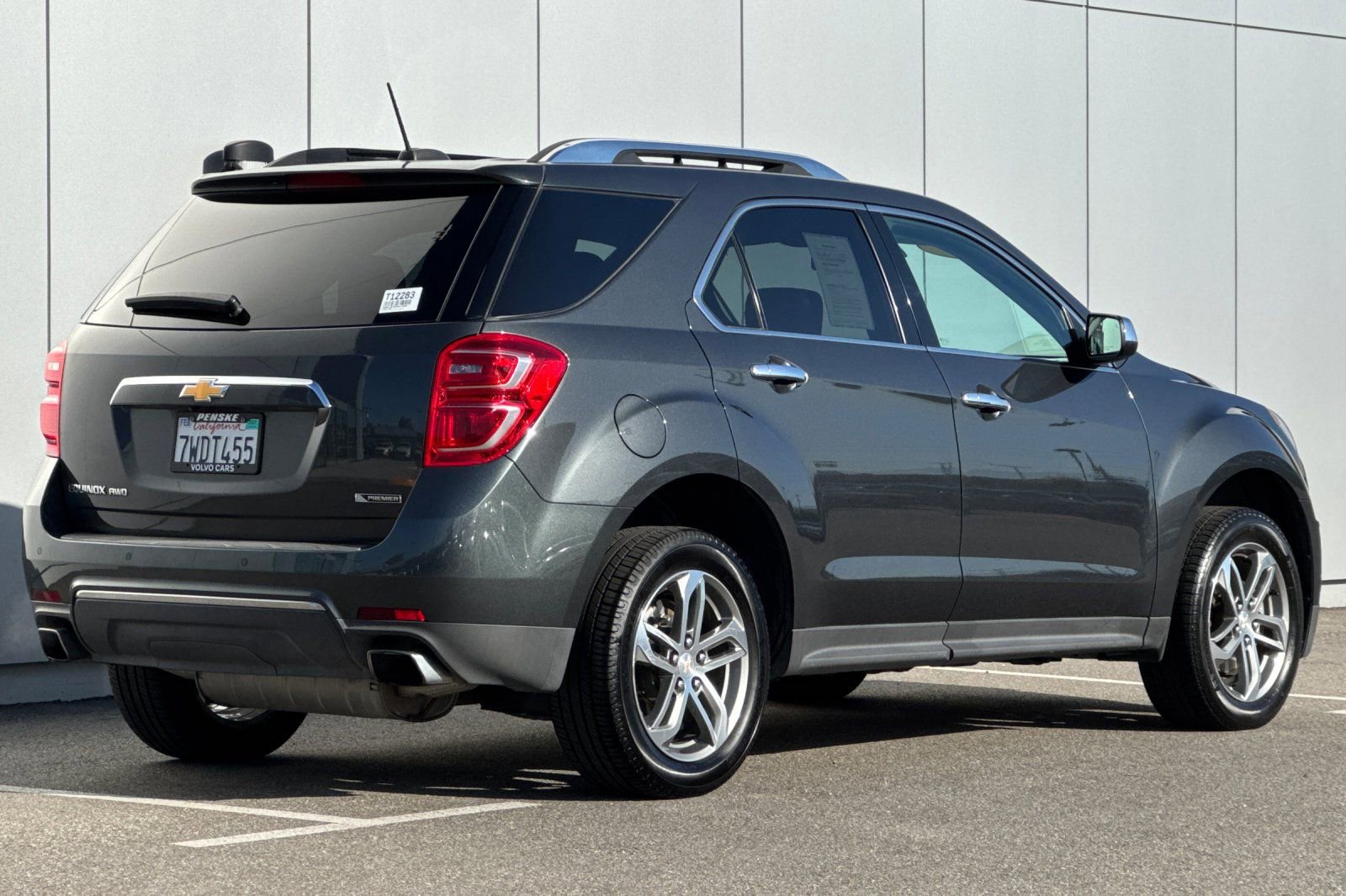 Used 2017 Chevrolet Equinox Premier w/ Enhanced Convenience Package AWD/4WD image 5