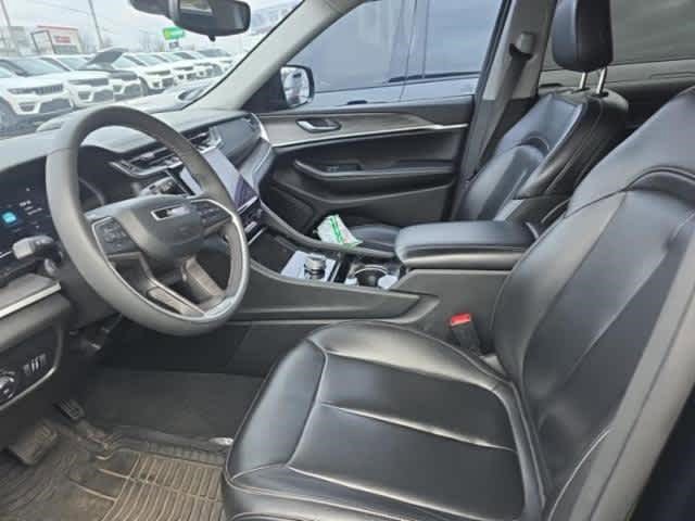 Used 2023 Jeep Grand Cherokee Limited w/ Black Appearance Package image 6