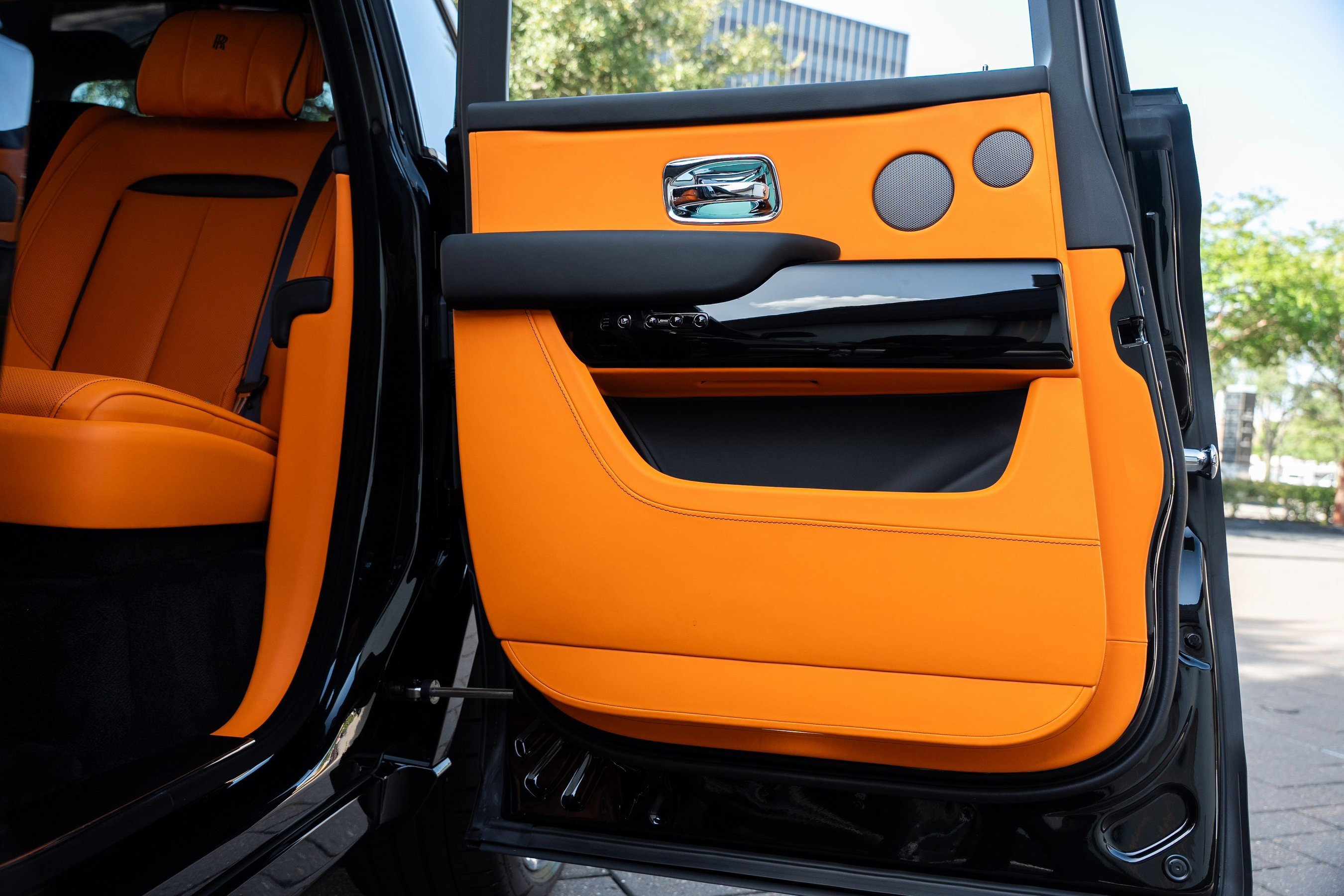 Used 2025 Rolls-Royce Cullinan image 38